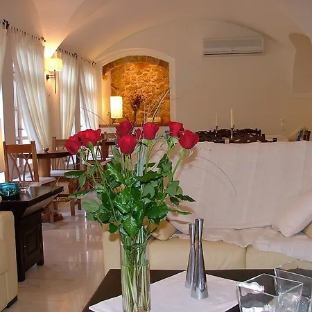Matina Hotel Kamári
