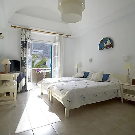 Matina Kamari (Santorini)