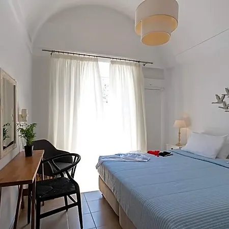 Matina Kamari (Santorini)